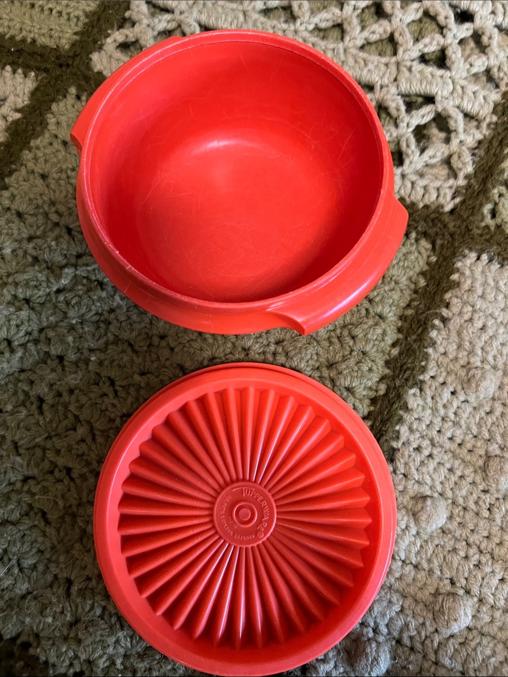 Tupperware Round Lidded Containers in Red, Yellow, Brown, and Olive - Picture 3 of 11